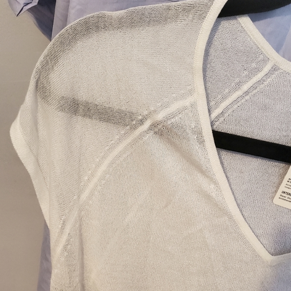 UNIQLO Original Viscose B&W Blouse, Size S, NWT - Picture 6 of 7